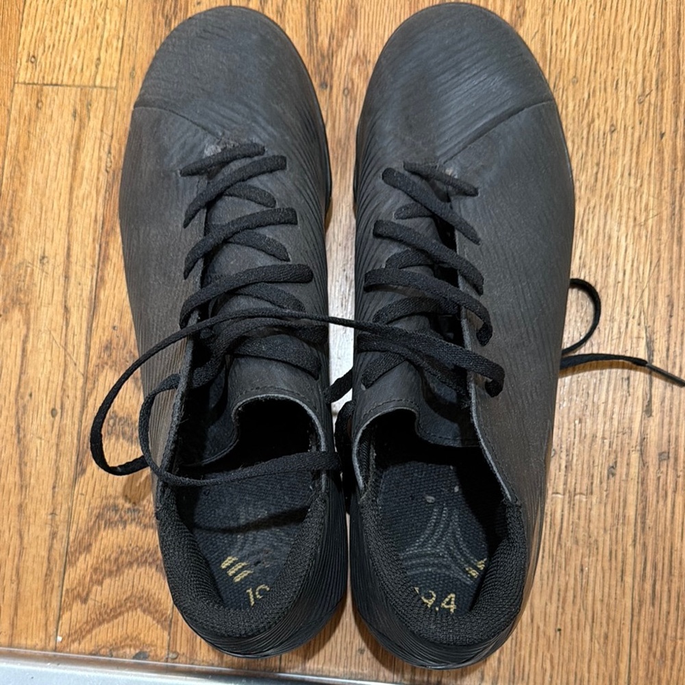 Sleek Black Athletic Shoes for Men